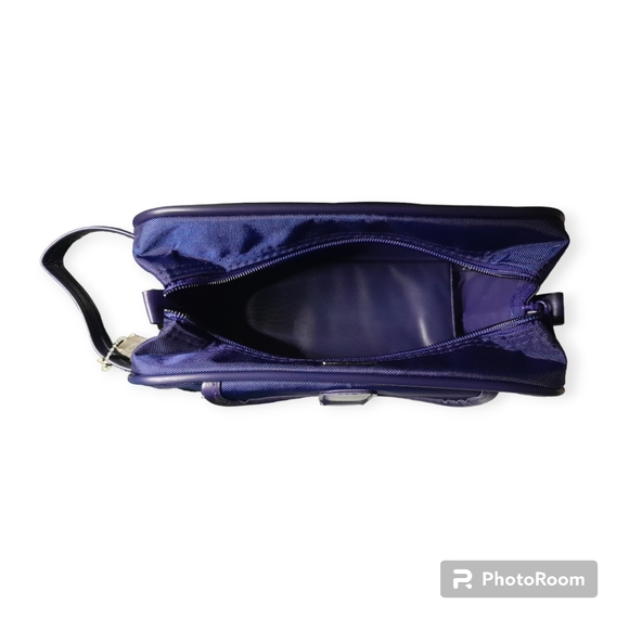 John Weitz Toiletry Bag, NWT - Picture 4 of 4